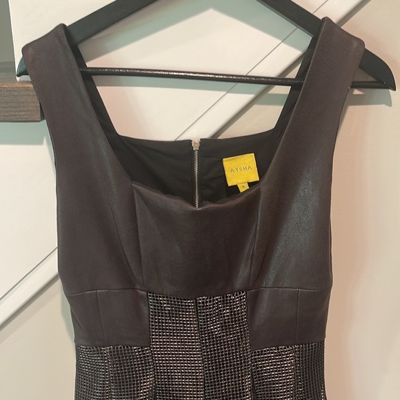 MIDI length elegant custom made dress - Picture 2 of 7